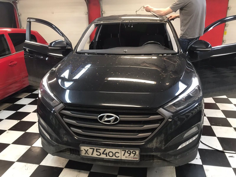 Замена лобового стекла Hyundai Tucson