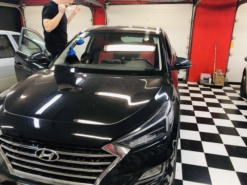 Замена лобового стекла Hyundai Tucson