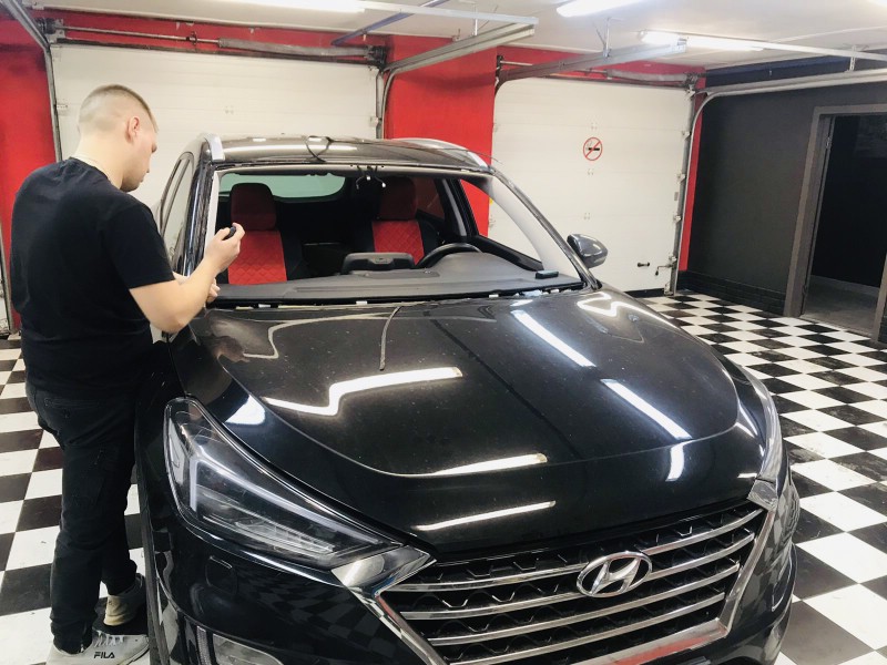 Замена лобового стекла Hyundai Tucson