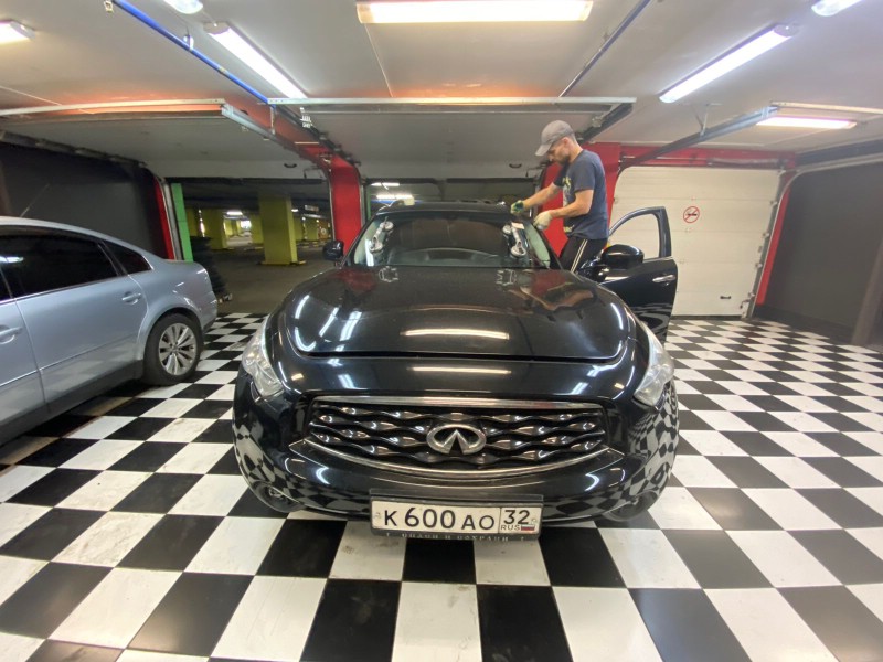 Замена лобового стекла Infinity QX70