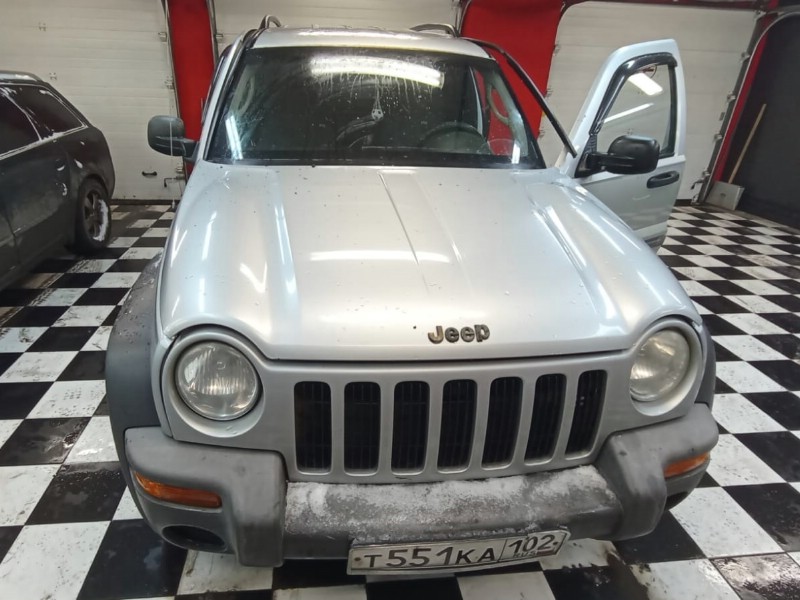 Замена лобового стекла Jeep Liberty