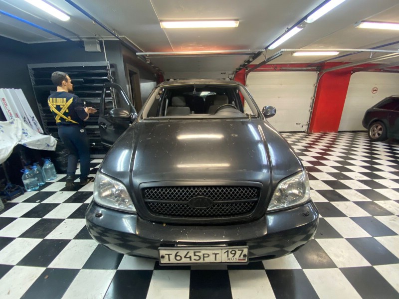 Замена лобового стекла Kia Carnival