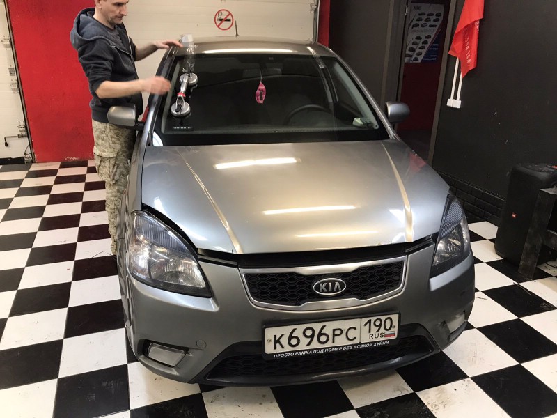 Замена лобового стекла Kia Rio
