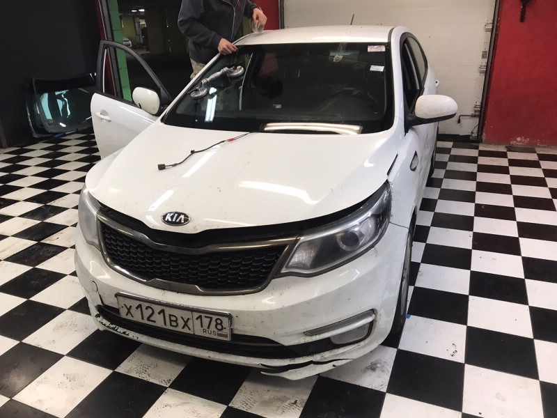 Замена лобового стекла Kia Rio