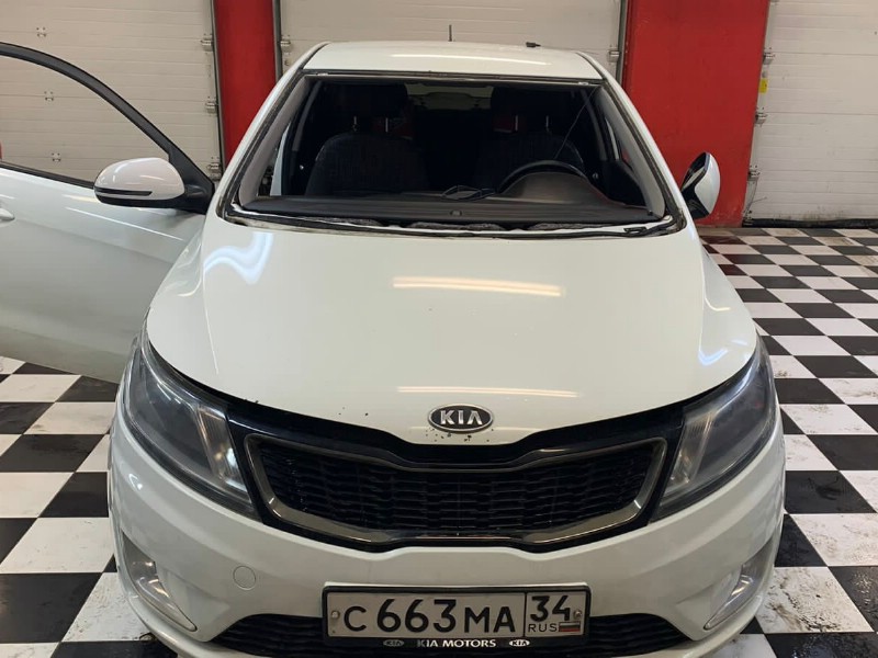 Замена заднего стекла Kia Rio