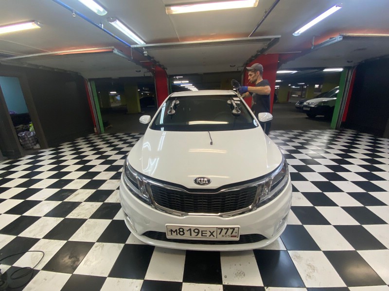 Замена лобового стекла Kia Rio