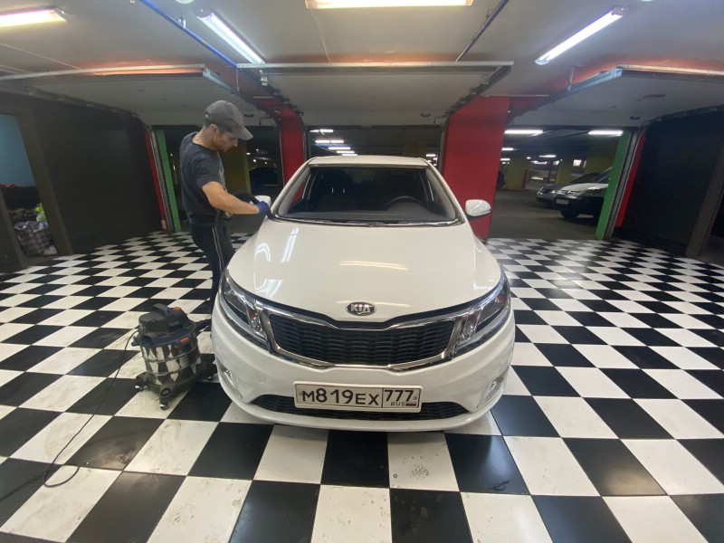Замена лобового стекла Kia Rio