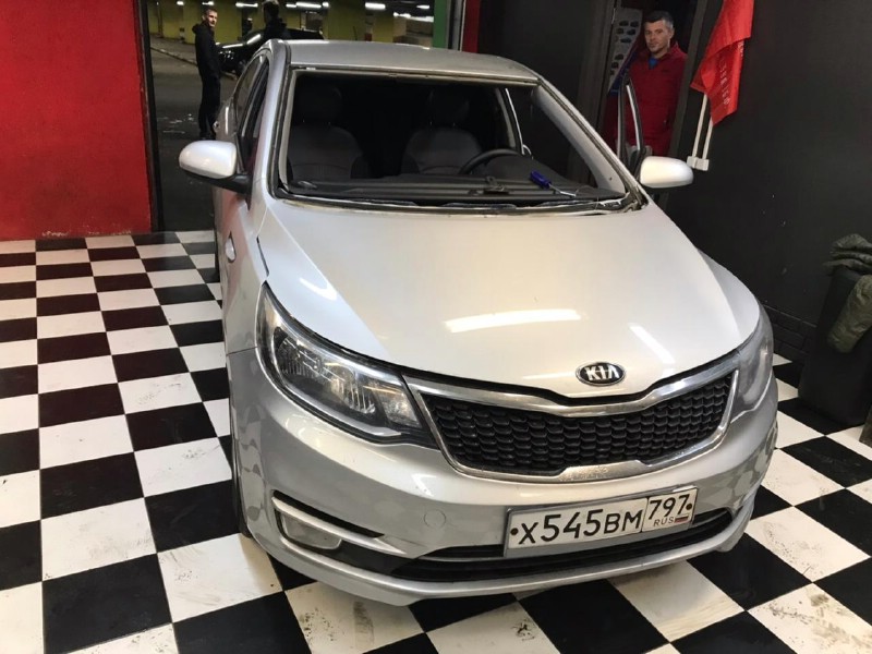 Замена лобоовго стекла Kia Rio