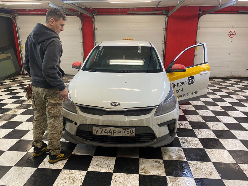 Замена лобового стекла Kia Rio