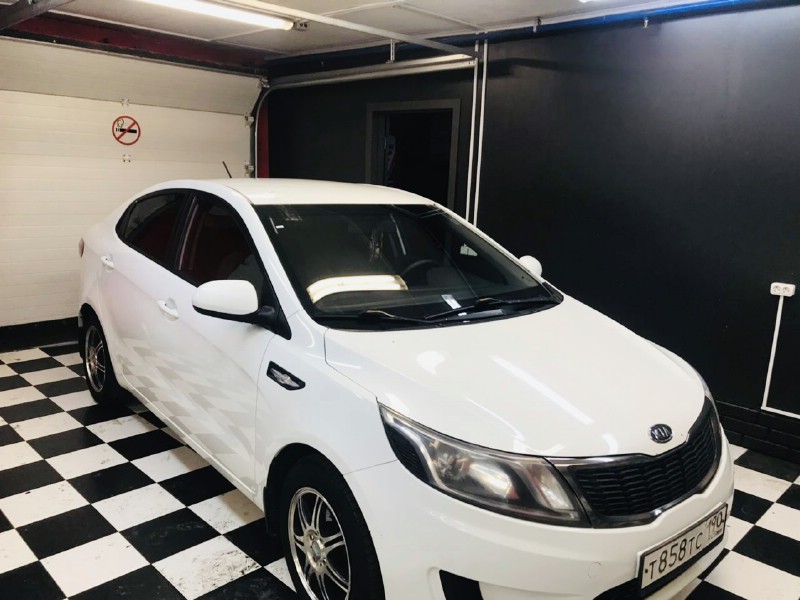Замена лобового ветрового стекла Kia Rio 4D
