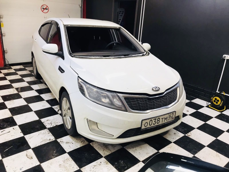 Замена лобового стекла Kia Rio
