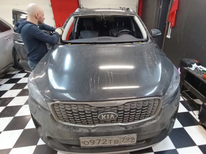 Замена лобового стекла Kia Sorento Prime