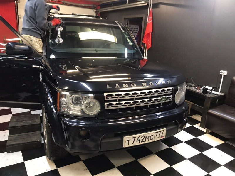 Замена лобового стекла Land Rover discovery