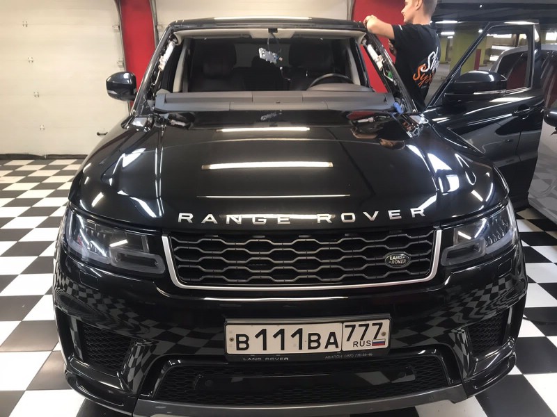 Замена лобоовго стекла Land Rover Range Rover