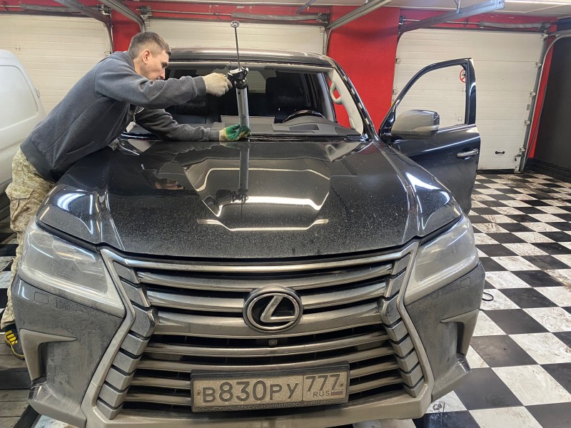 Замена лобового стекла Lexus LX570