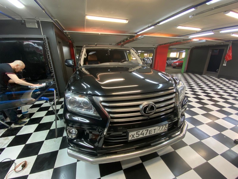 Замена лобового стекла Lexus LX570