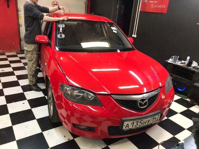 Замена лобового стекла Mazda 3 bk