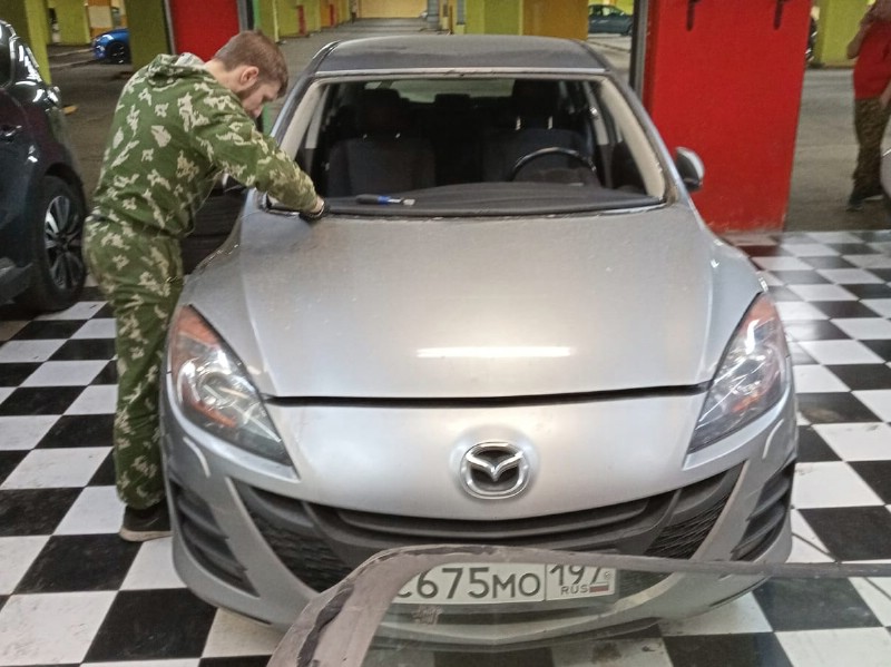 Замена лобового стекла Mazda 3 BL
