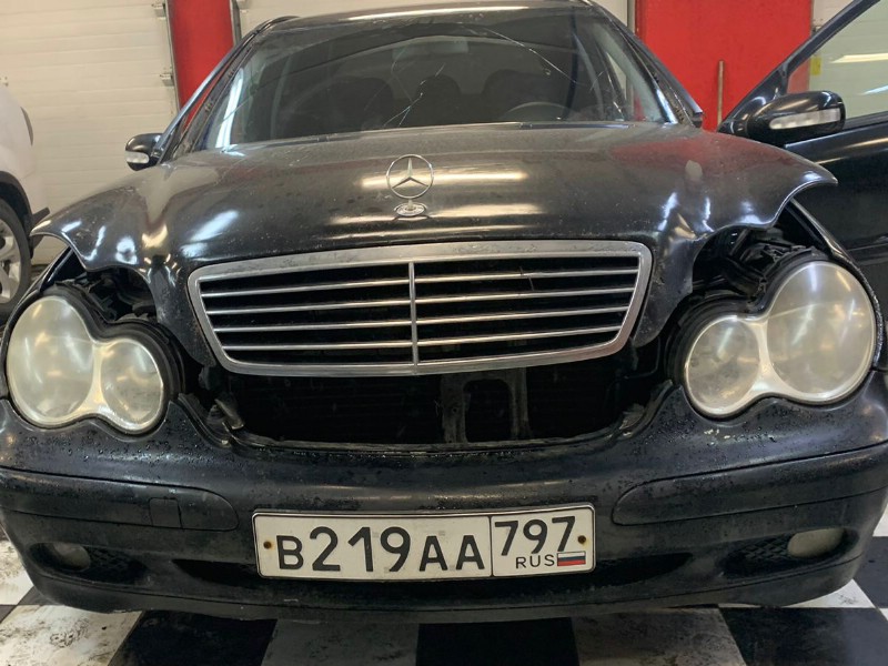 Замена лобового стекла Mercedes Benz C-Class W203