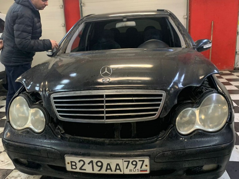 Замена лобового стекла Mercedes Benz C-Class W203