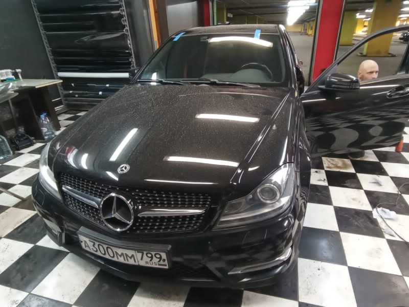 Замена лобового стекла Mercedes C-class