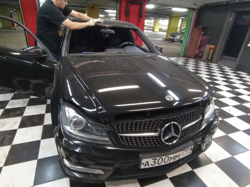 Замена лобового стекла Mercedes C-class