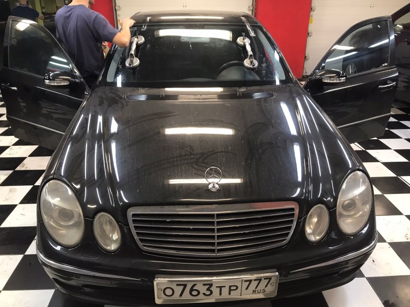 Замена лобового стекла Mercedes E-Class