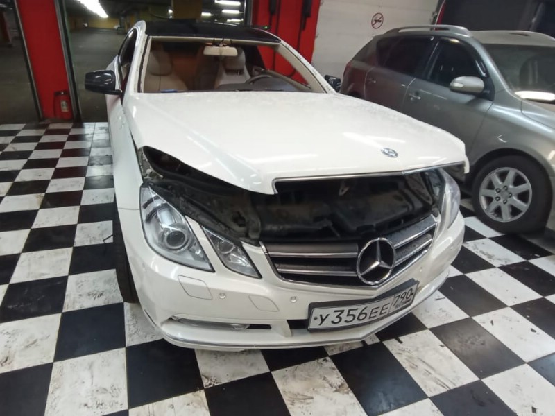 Замена лобового стекла Mercedes E-class Coupe