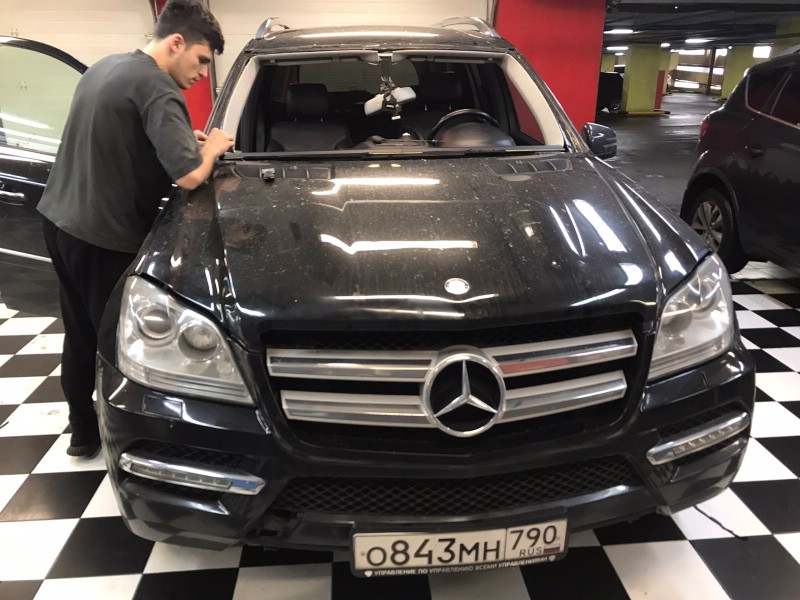 Замена лобового стекла Mercedes Gl-Class