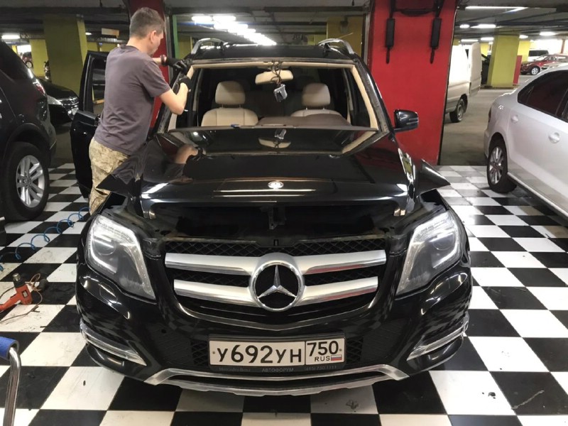 Замена лобового стекла Mercedes GLK
