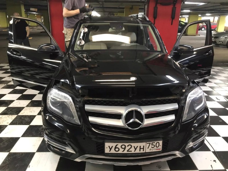 Замена лобового стекла Mercedes GLK