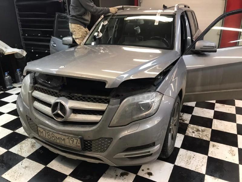 Замена лобового стекла Mercedes GLK