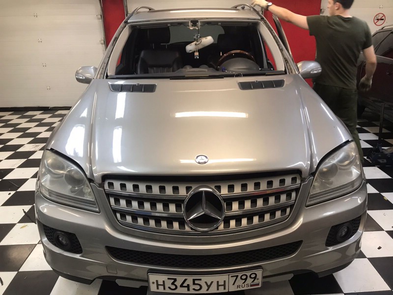 Замена лобоовго стекла Mercedes ML