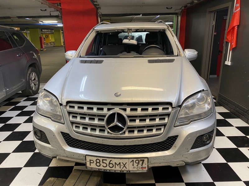 Замена лобового стекла Mercedes ML