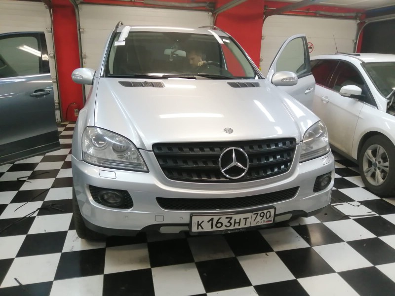 Замена лобового стекла Mercedes ML 164