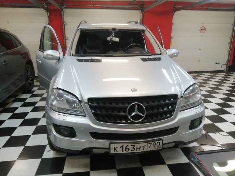 Замена лобового стекла Mercedes ML 164