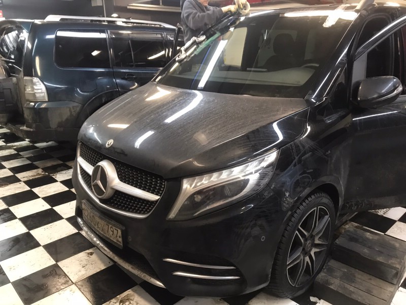 Замена лобового стекла Mercedes Vito