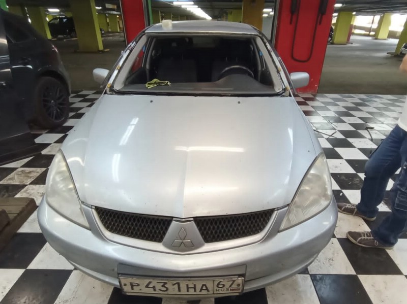 Замена лобового стекла Mitshubishi Lancer