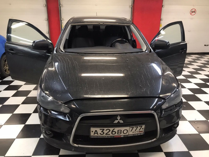 Замена лобового стекла Mitshubishi Lancer X