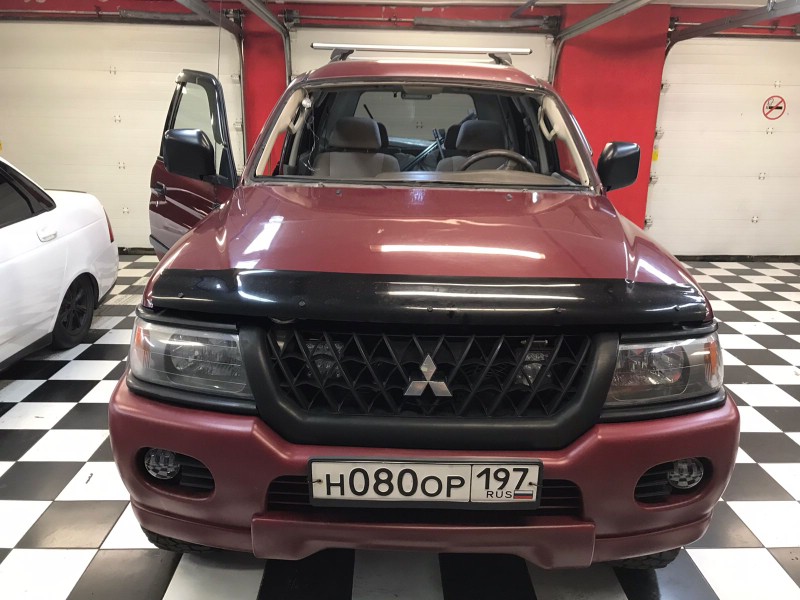 Замена лобового стекла Mitshubishi Montero Sport