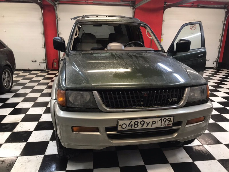 Замена лобового стекла Mitshubishi Montero Sport