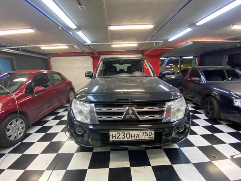 Замена лобоовго стекла Mitshubishi Pajero