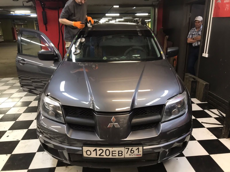 Замена лобового стекла Mitsubishi Airtrek