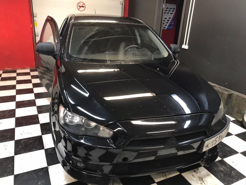 Замена лобового стекла Mitsubishi Lancer X