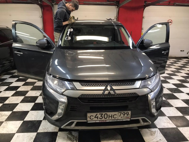 Замена лобового стекла Mitsubishi Outlander