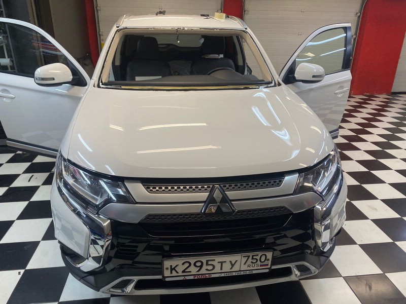 Замена лобового стекла Mitsubishi Outlander