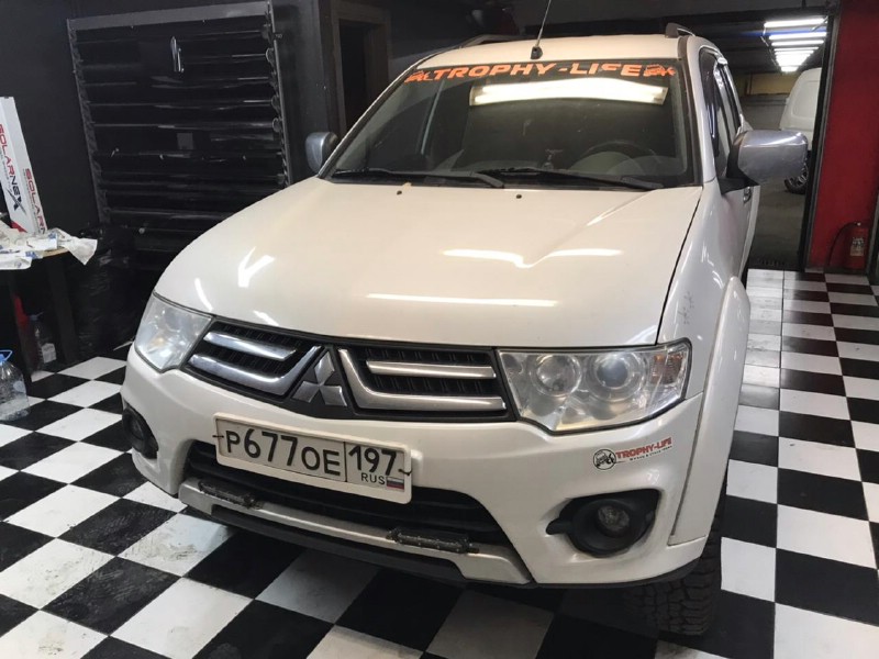 Замена лобового стекла Mitsubishi Pajero Sport