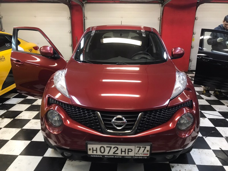 Замена лобового стекла Nissan Juke