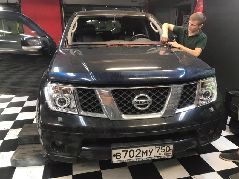 Замена лобового стекла Nissan Pathfiender