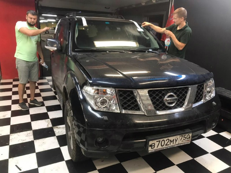 Замена лобового стекла Nissan Pathfiender